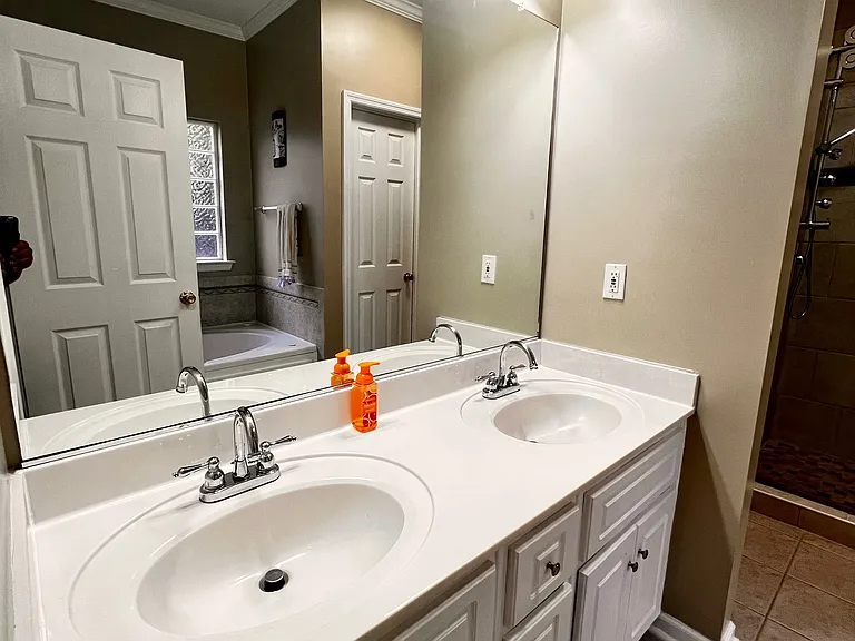 4046 Dowling Dr — Photo 11