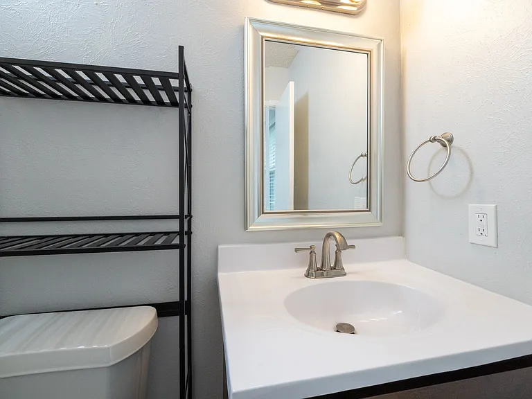 2438 N Graham Dr — Photo 6