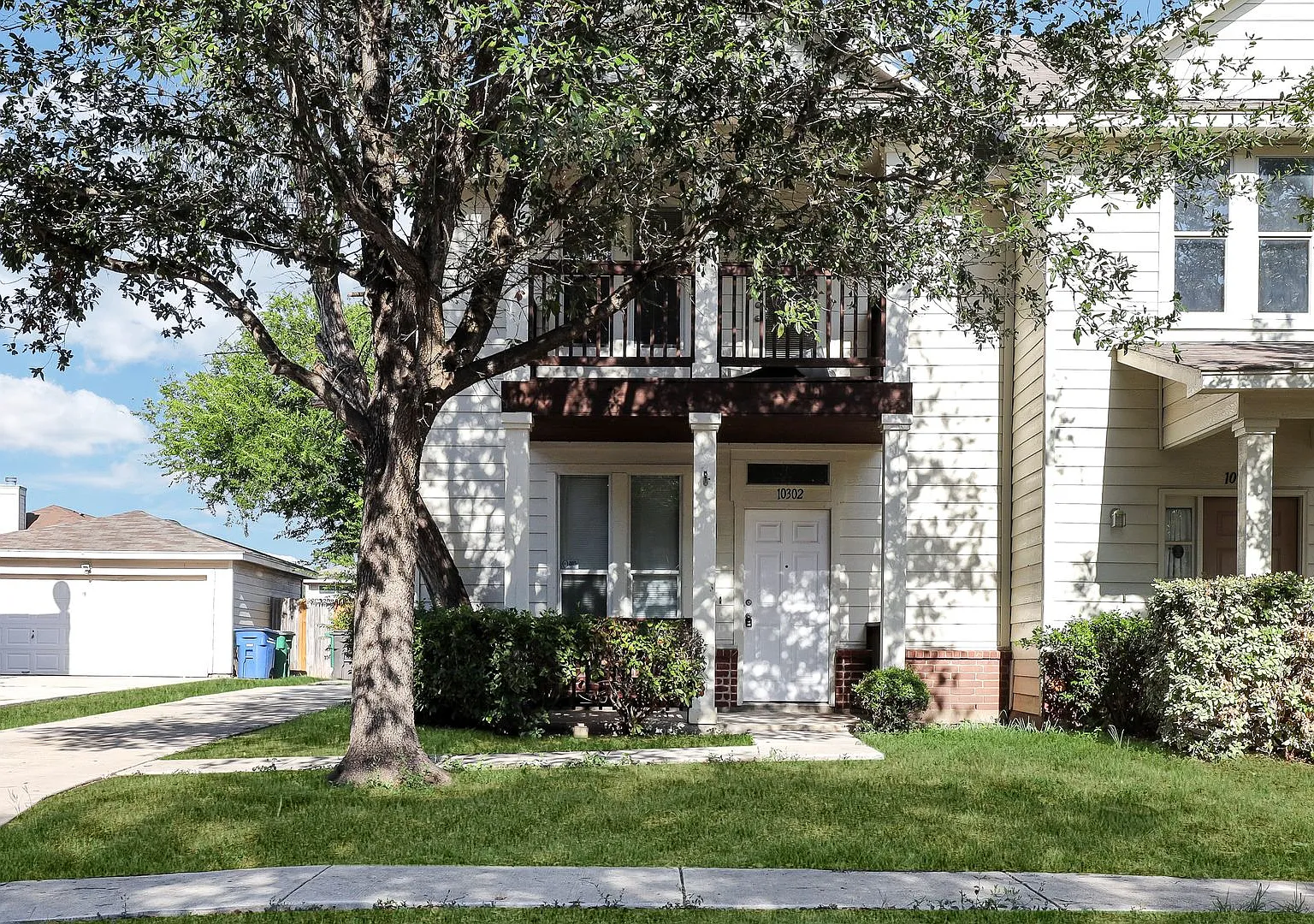 Townhome with Dual Primary Suites: Contemporary Living Near Texas A&M San Antonio — Photo 1