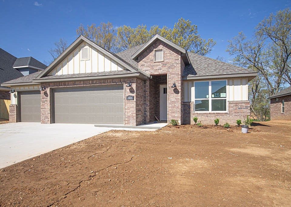 1st image of 3806 SW Pinecrest Dr