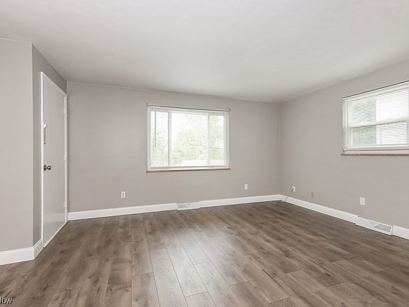 2nd image of 388 & 390 E Lake Ave