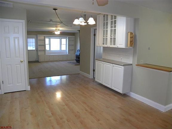 2nd image of 1323 Woodgate Dr