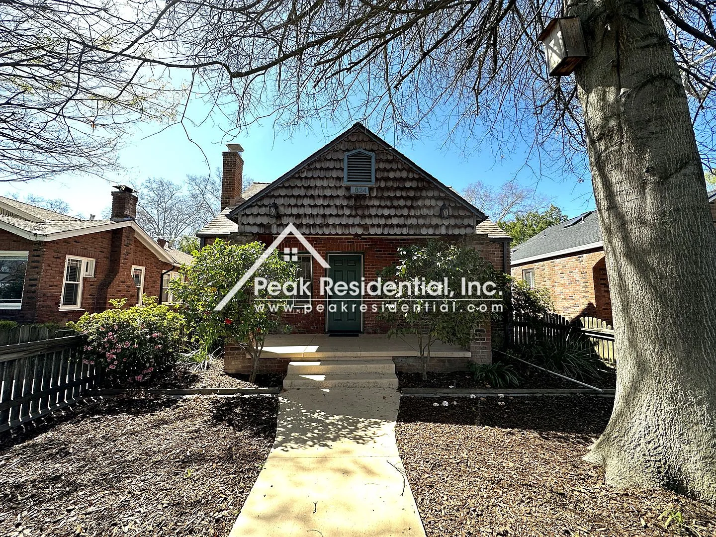 1824 Commercial Way photo 1