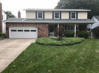 6772 Warrington Dr, North Olmsted, OH 44070