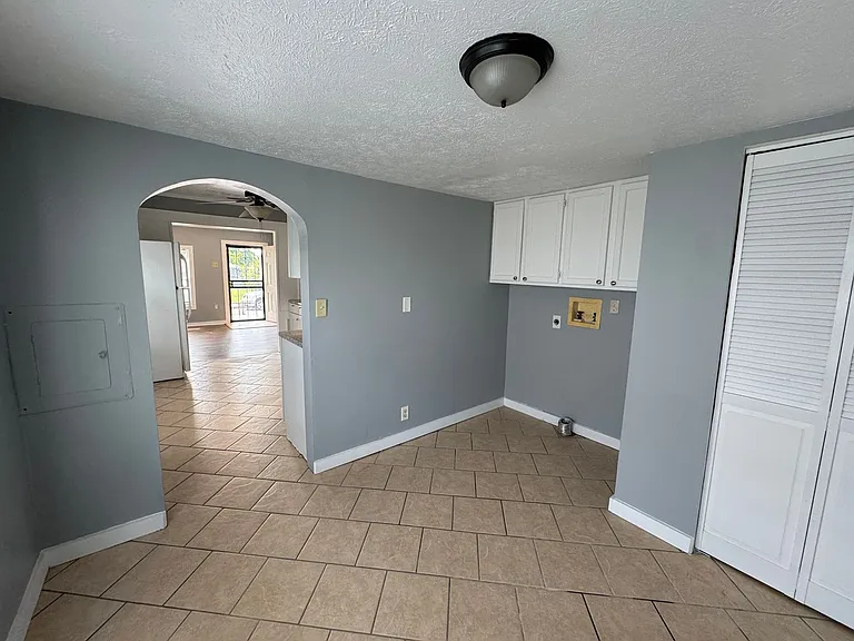 341 S Randolph St — Photo 16