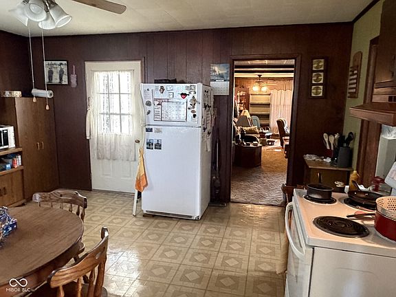 4th image of 2205 Plum St