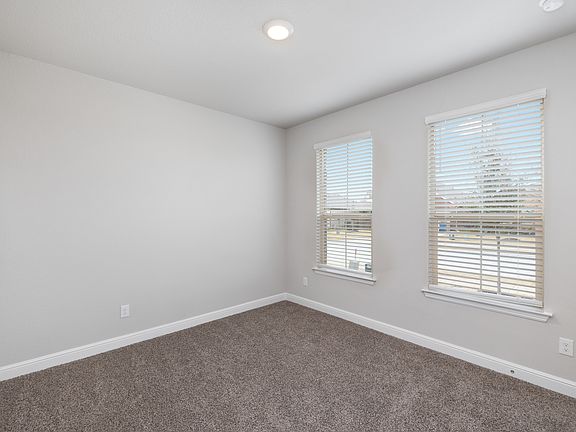5th image of 155 Dogwood Ave