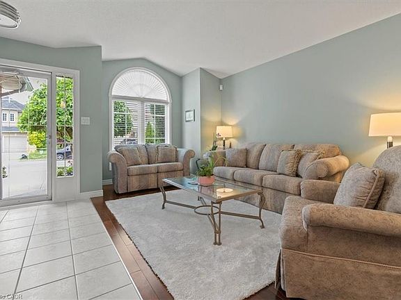 5th image of 40 Bridgette Dr