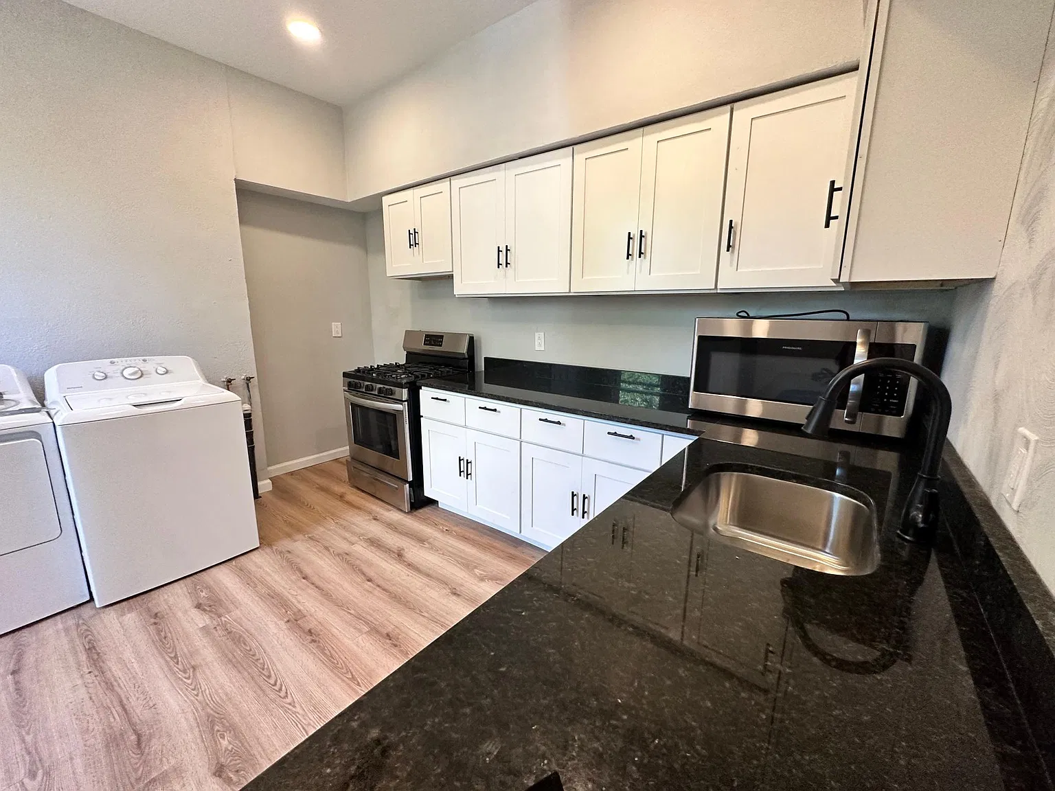 3 bed, 1760 sqft, $2,000 — Photo 2