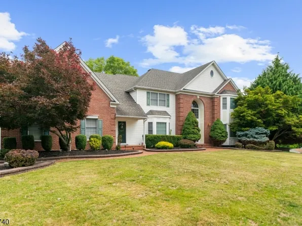 3 Regal Way, Raritan Twp., NJ 08822