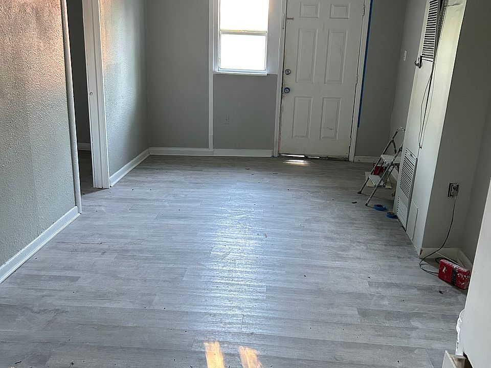 Open living/dining/kitchen