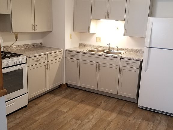 3rd image of W169N8924 Hoyt Dr APT 1