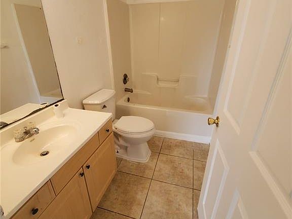 5th image of 204 Hightower Ave S