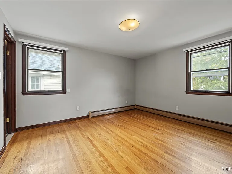 80 Capen Blvd — Photo 19