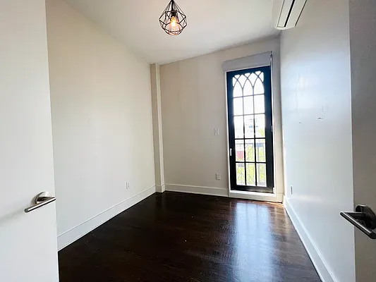 Rented by Pear NYC LLC | media 9