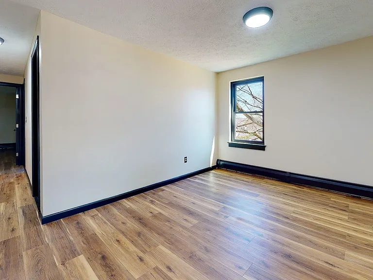 Beacon Court — Photo 46