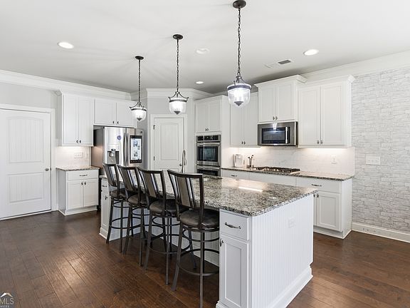 5th image of 388 Masters Club Blvd