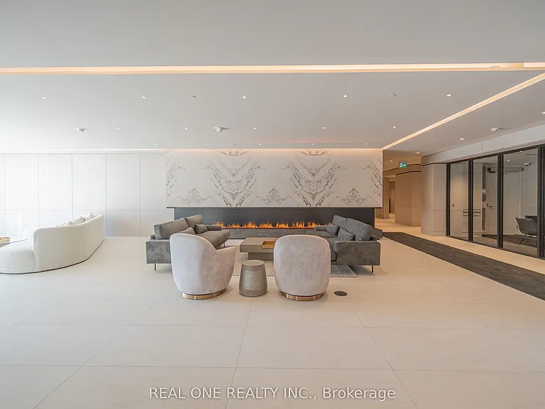 30 Upper Mall Way #1408 — Photo 2