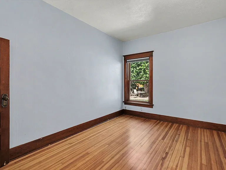 2123 S Franklin St — Photo 14
