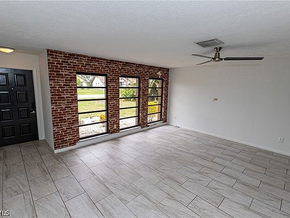 4th image of 25572 Fenner Cir