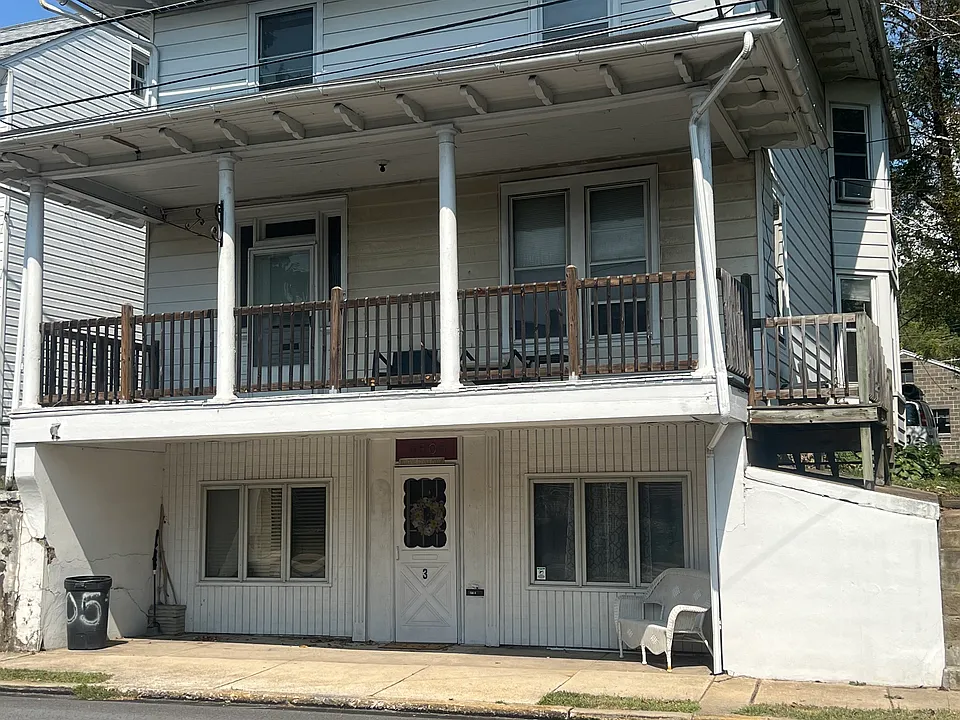 3505 Saint Lawrence Ave #1