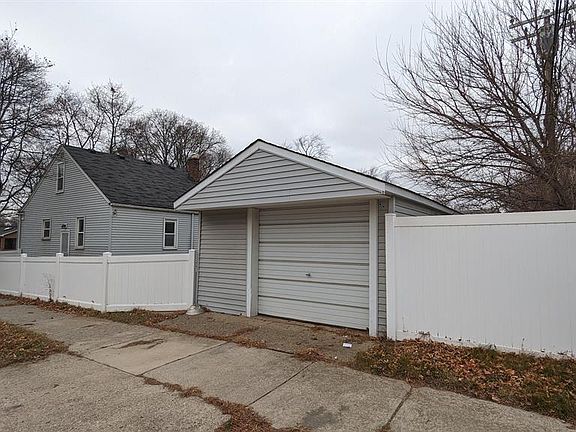 4th image of 17203 Garfield Ave