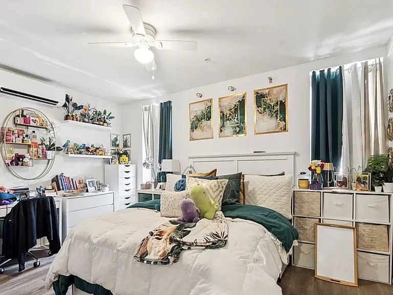 4136 Mantua Ave — Photo 3