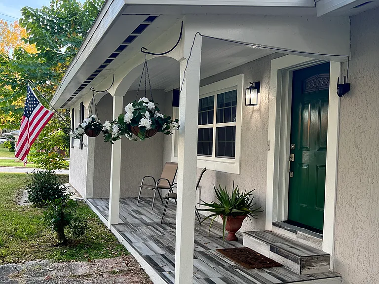1858 SE Lake Weir Ave — Photo 2