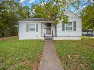 1005 S High St, Trenton, TN 38382