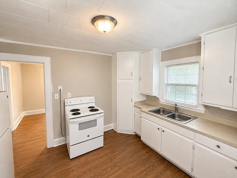 406 Somers Ave — Photo 9