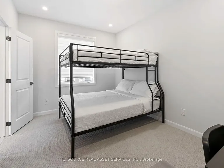 733 Coast Cir — Photo 18