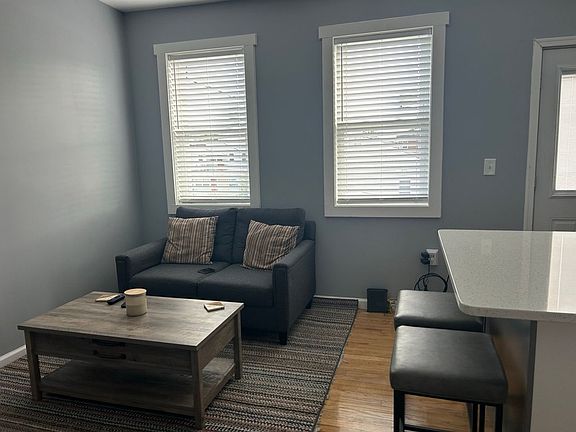 3rd image of 1047 Desoto Rd #2