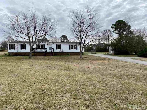 161 Blueberry Dr, Selma, NC 27576