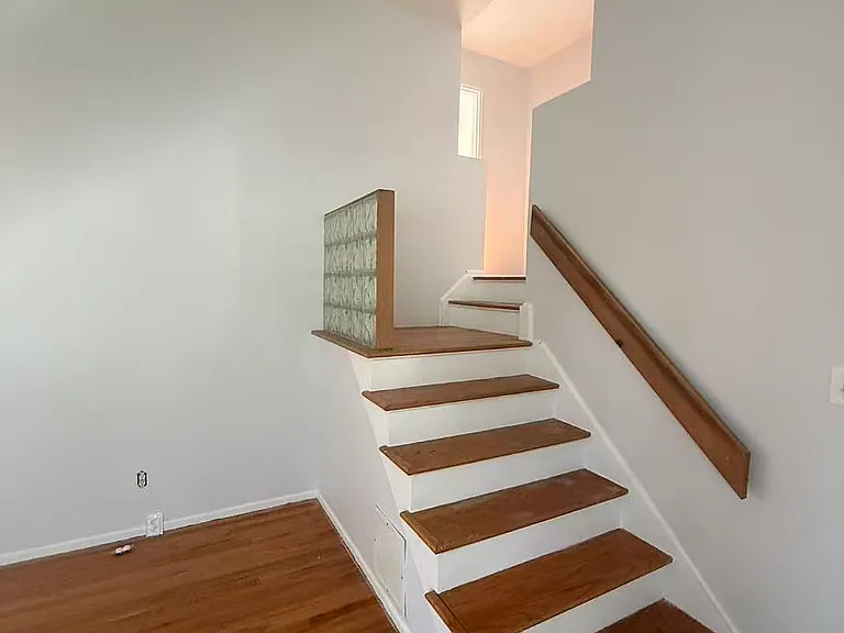 56 Convent Rd — Photo 2