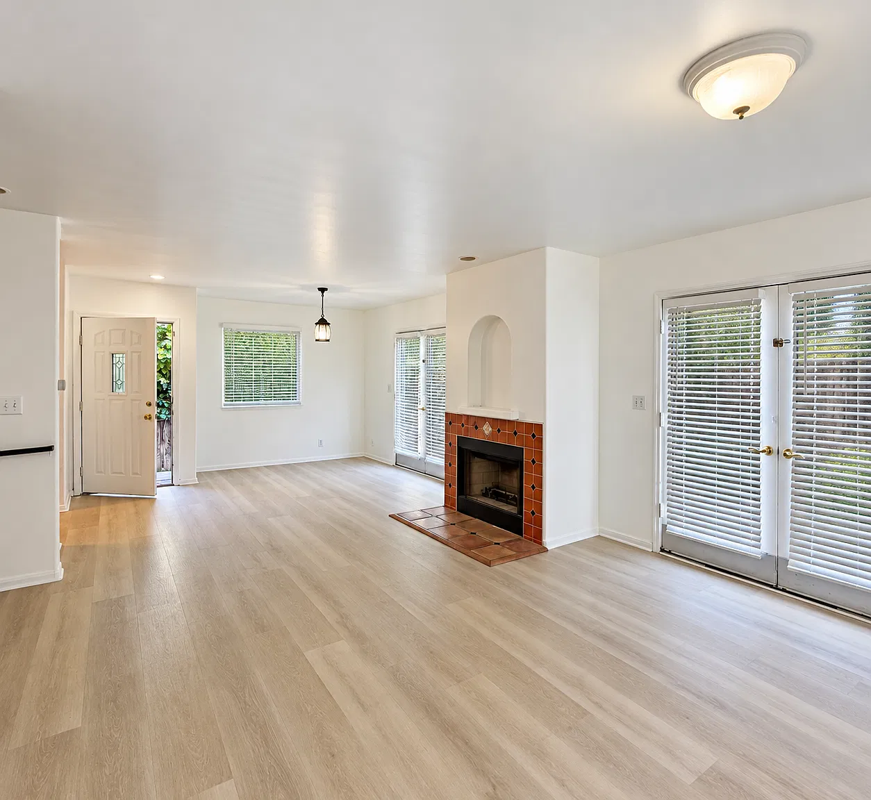 3 bed, 1300 sqft, $4,500 — Photo 3