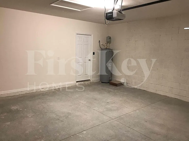 217 NW 9th St — Photo 19