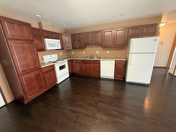 4th image of 505 Sixteen Avenue Cir NE #8