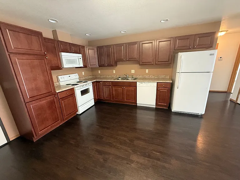 505 Sixteen Avenue Cir NE #8 — Photo 4