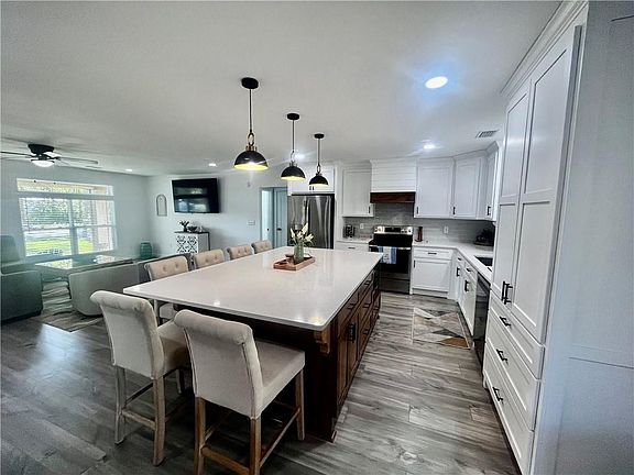 5th image of 377 Midway Cir