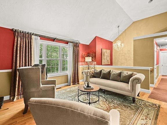 4th image of 474 Crescent St