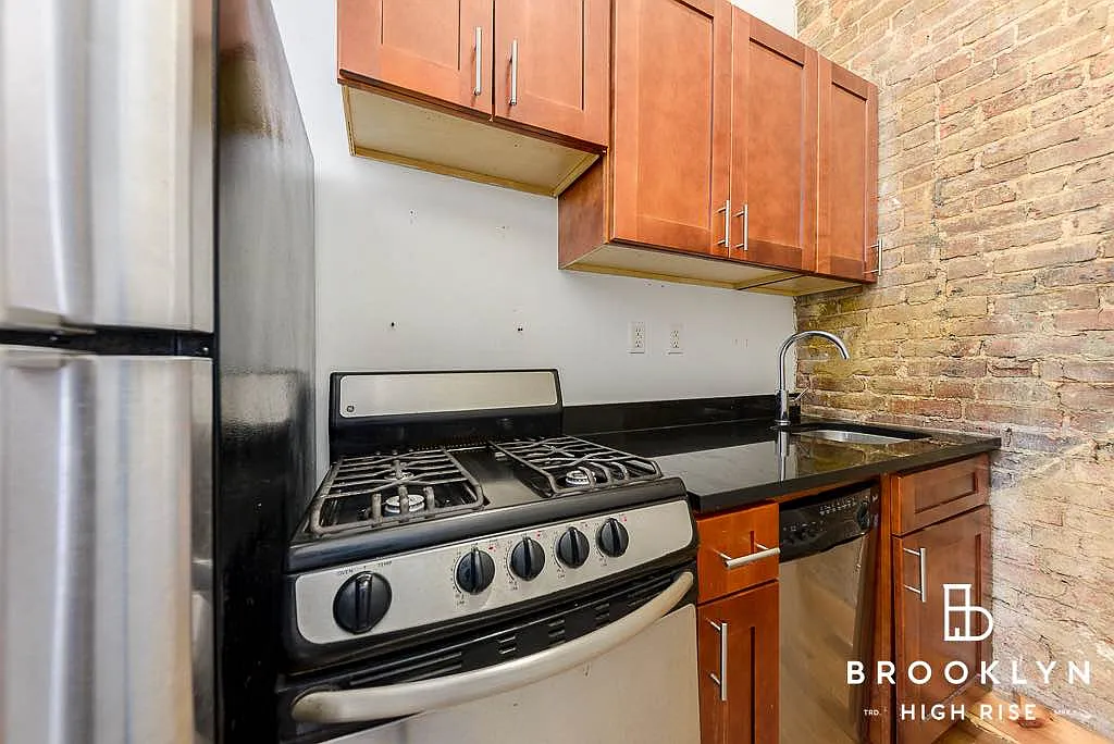 543 Madison Street — Photo 4