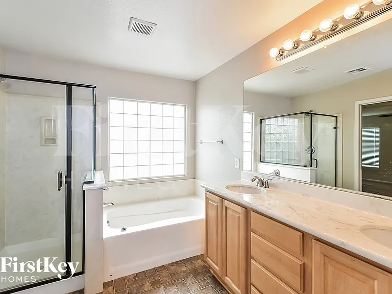 452 Redruth Dr — Photo 9