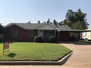 112 Memorial Dr, Mangum, OK 73554