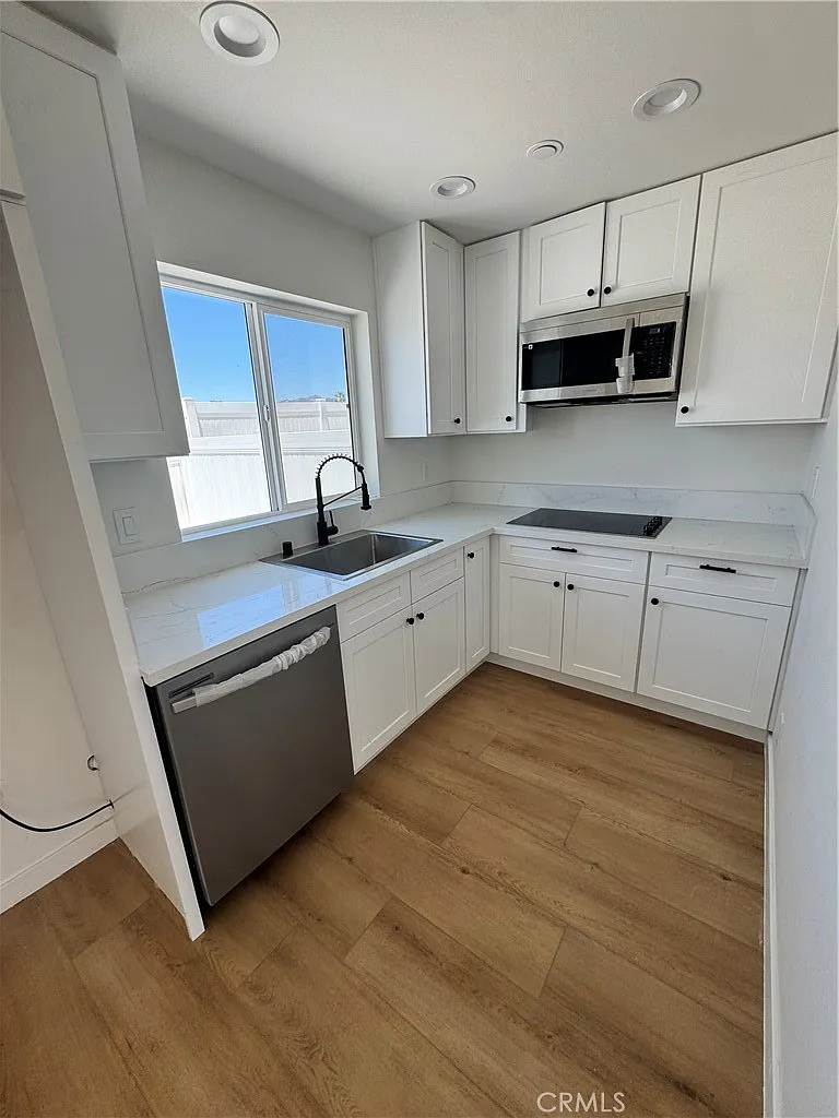 3 bed, 2.5 bath, 1200 sqft, $3,200 — Photo 4