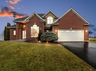 951 Derby Dr, Plano, IL 60545