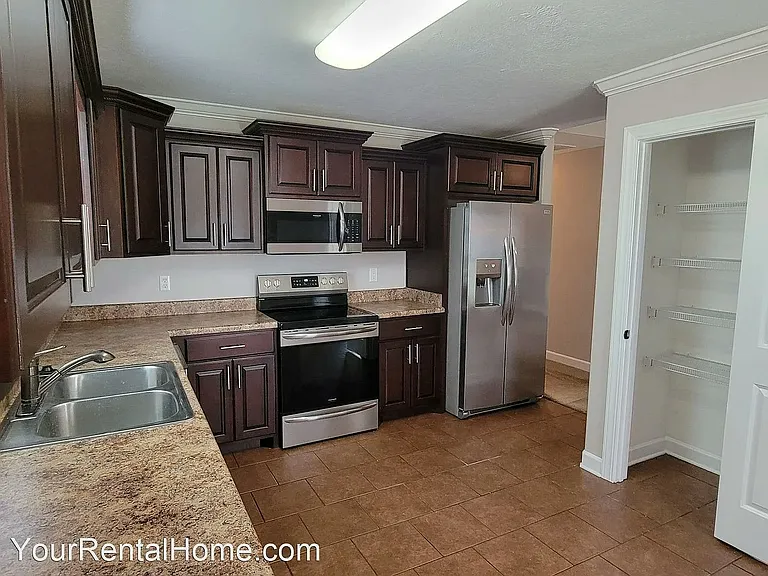 82 Grove Hill Ln — Photo 7