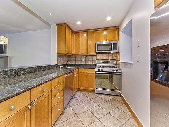 5th image of 303-305 W 80th St #2B