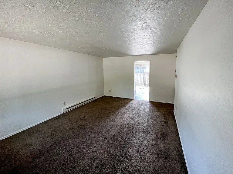 2512 Honeysuckle Way NE — Photo 5