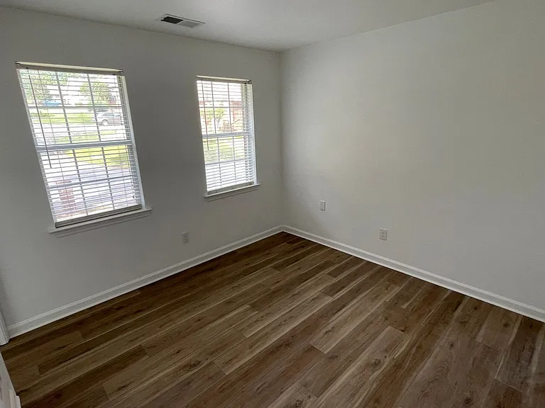 14421 Woodcreek Dr — Photo 18