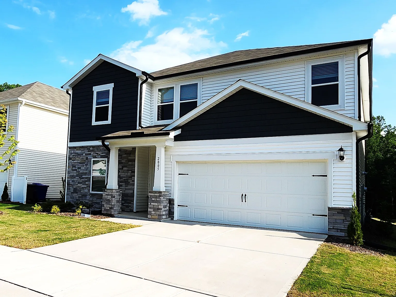 5 bed, 2674 sqft, $2,750 — Photo 1